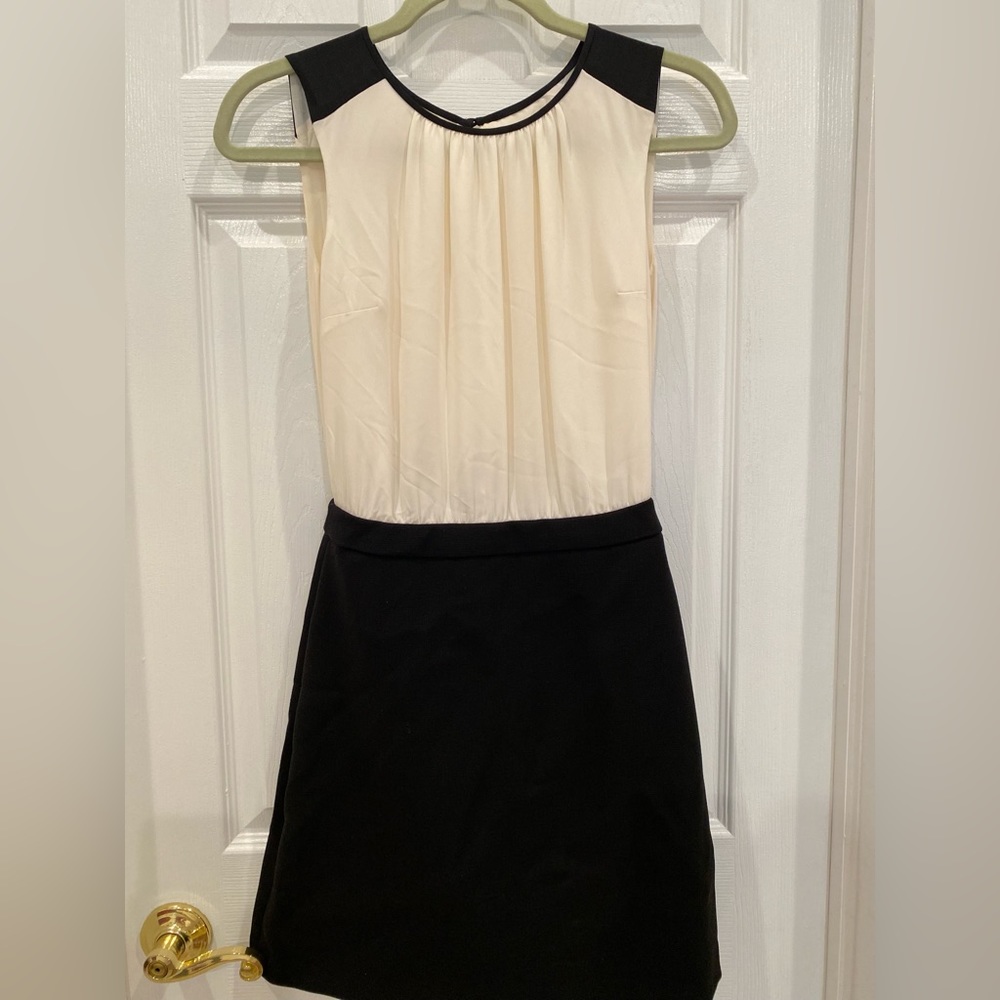 LIKE NEW Loft size 0 black and white cocktail dress